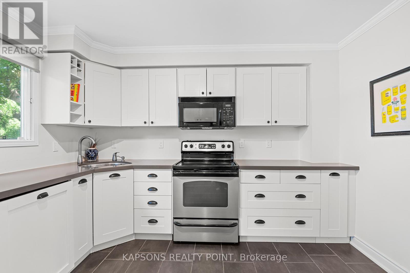 1255 Woodhill Court, Mississauga, Ontario  L5E 3H2 - Photo 20 - W12292438