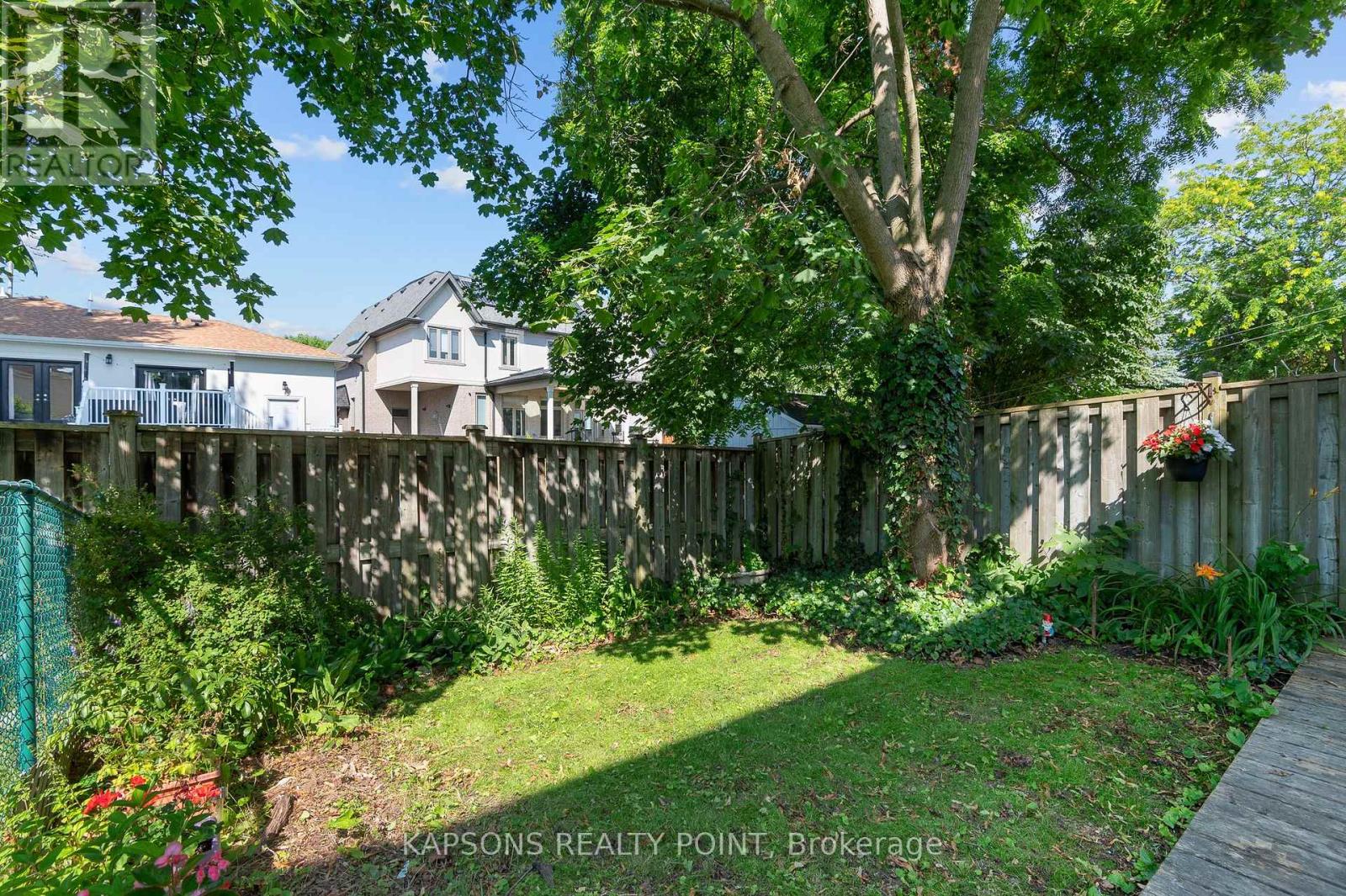 1255 Woodhill Court, Mississauga, Ontario  L5E 3H2 - Photo 44 - W12292438