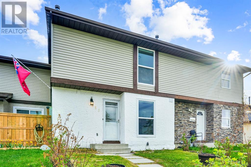 Property at 553 Abinger Road NE image 2