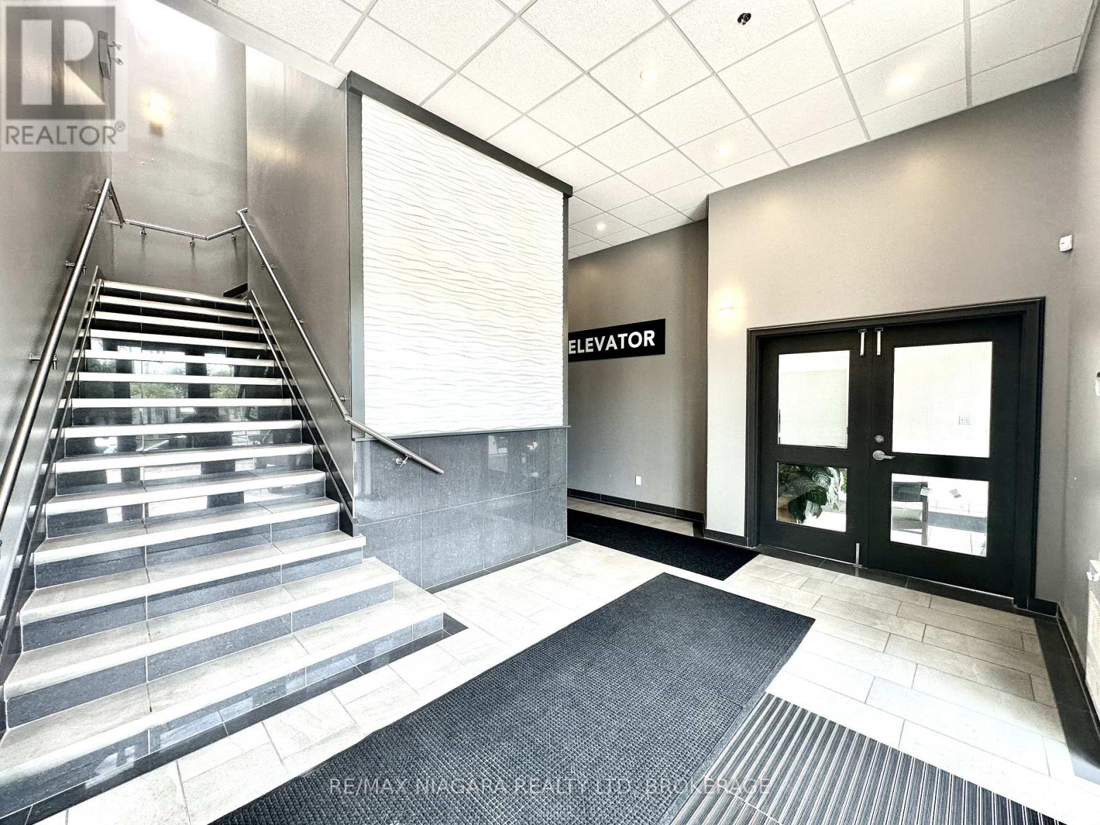 203 - 359 Carlton Street, St. Catharines, Ontario  L2N 1C2 - Photo 3 - X12292684