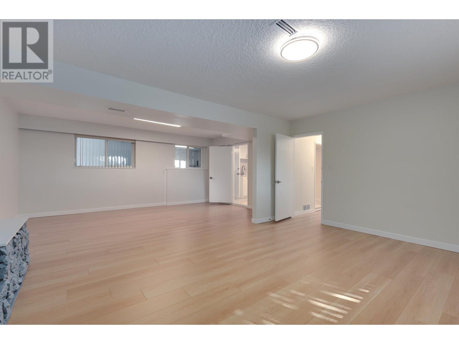 860 Howard Avenue, Burnaby, British Columbia  V5B 3R6 - Photo 21 - R3027643