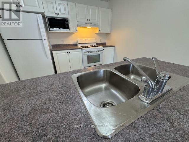 112 Briceland Street, Kingston (Rideau), Ontario  K7K 7L2 - Photo 9 - X12292729