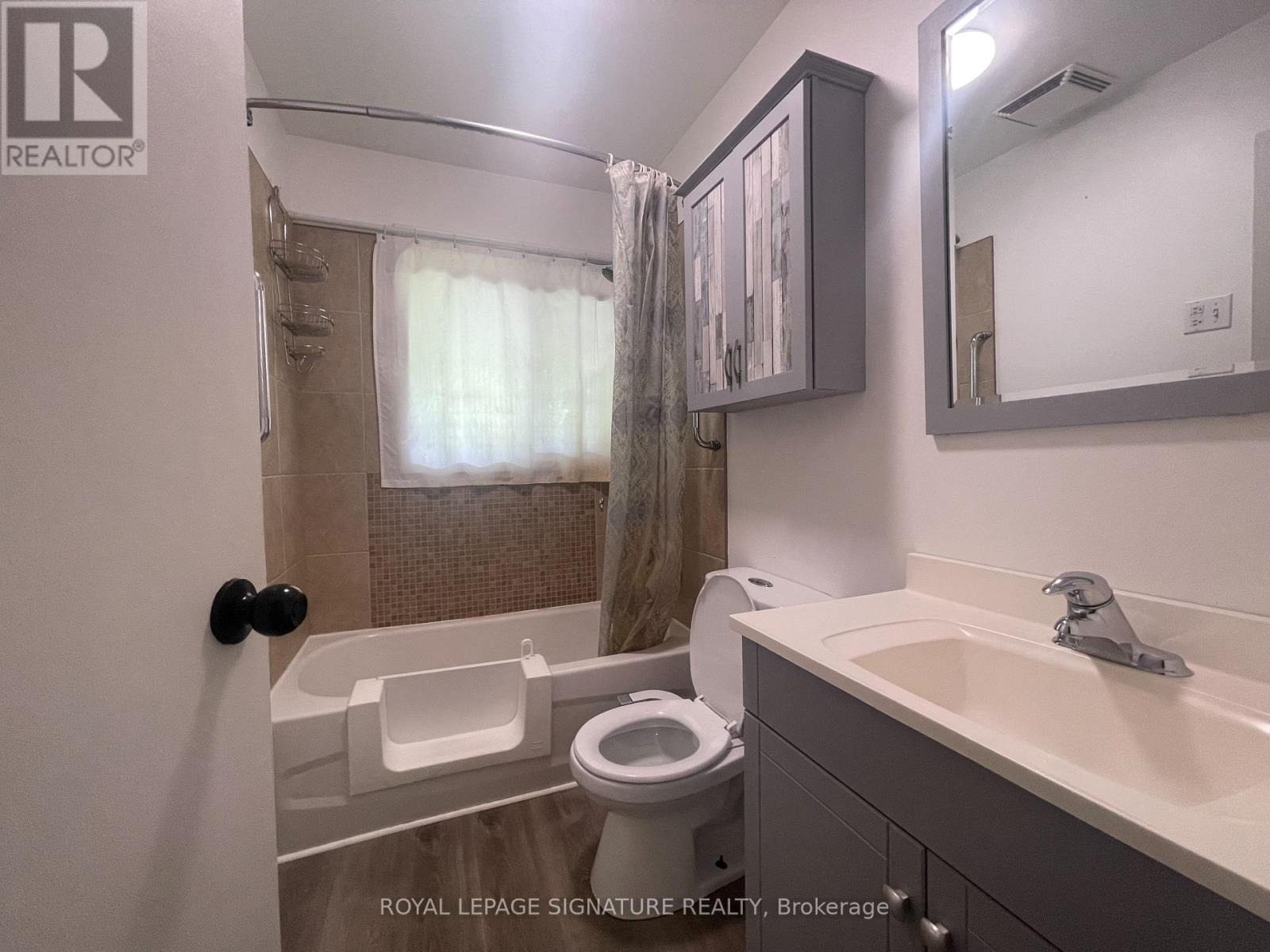 Main Level - 15 Vera Street, St. Catharines, Ontario  L2S 1C3 - Photo 6 - X12292687