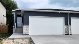 Property: 3 King Bay, Selkirk, Manitoba