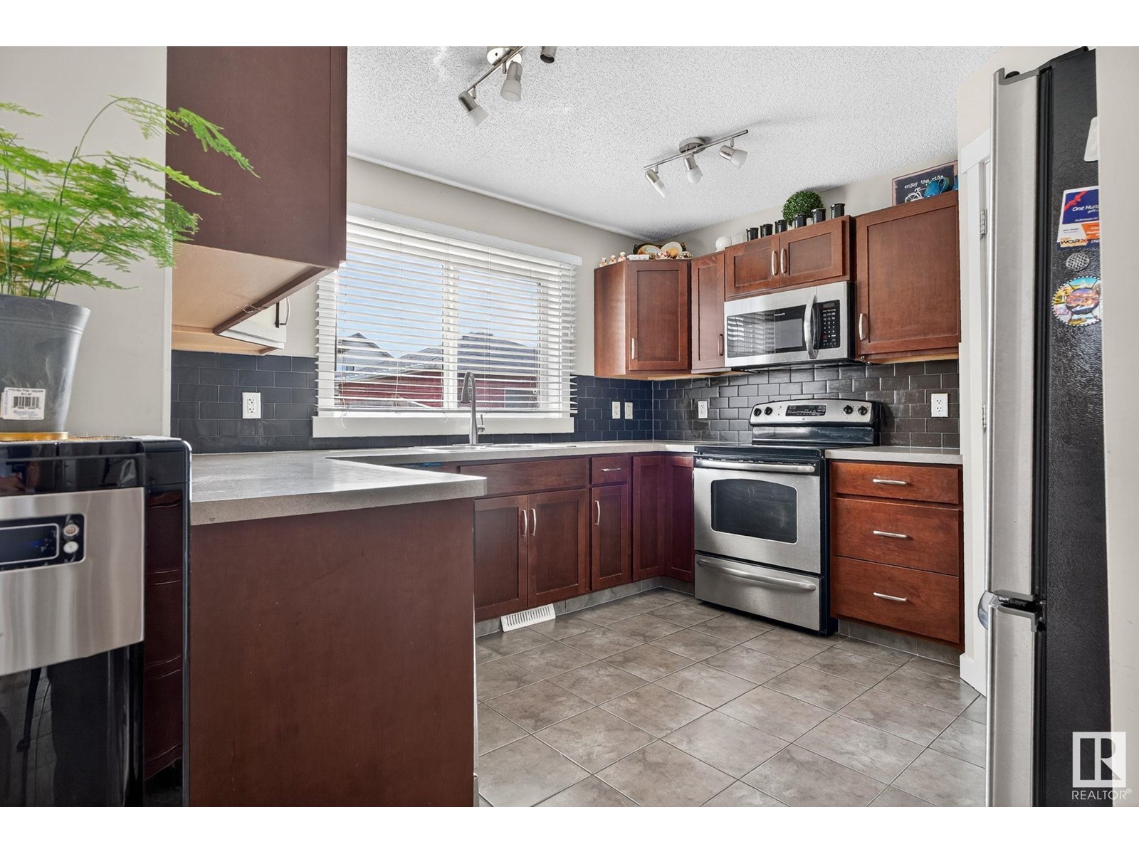 5135 1a Av Sw, Edmonton, Alberta  T6X 0X3 - Photo 3 - E4447375
