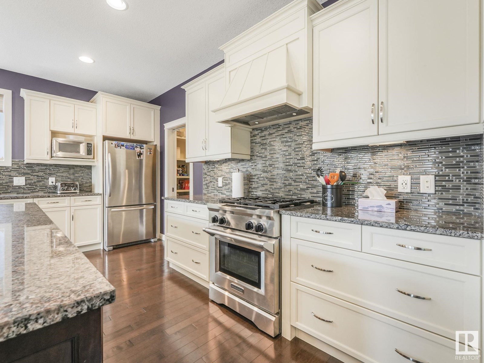 Property at 68 LACOMBE DR image 4