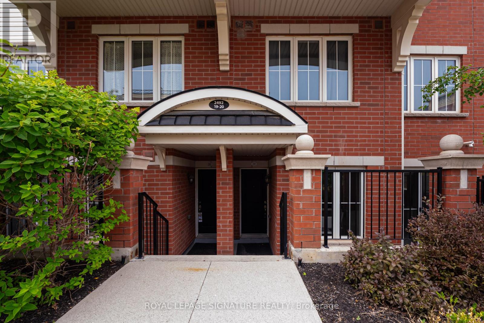 Property at 19 - 2492 POST ROAD image 3