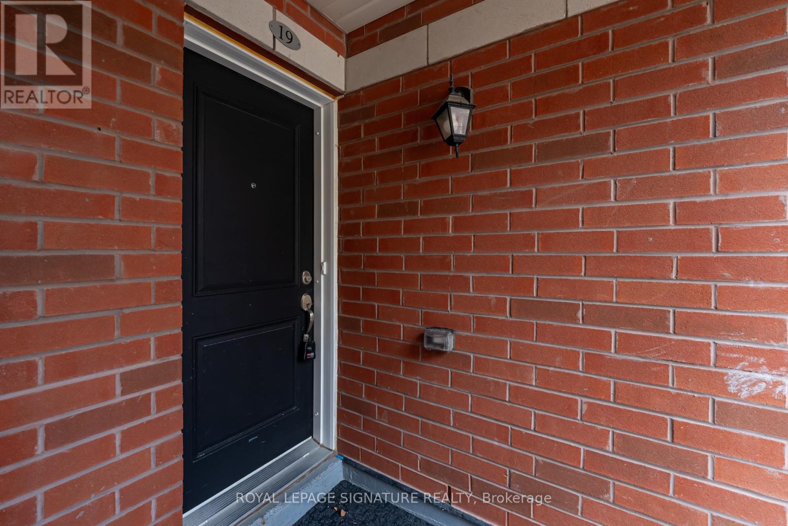 Property at 19 - 2492 POST ROAD image 4