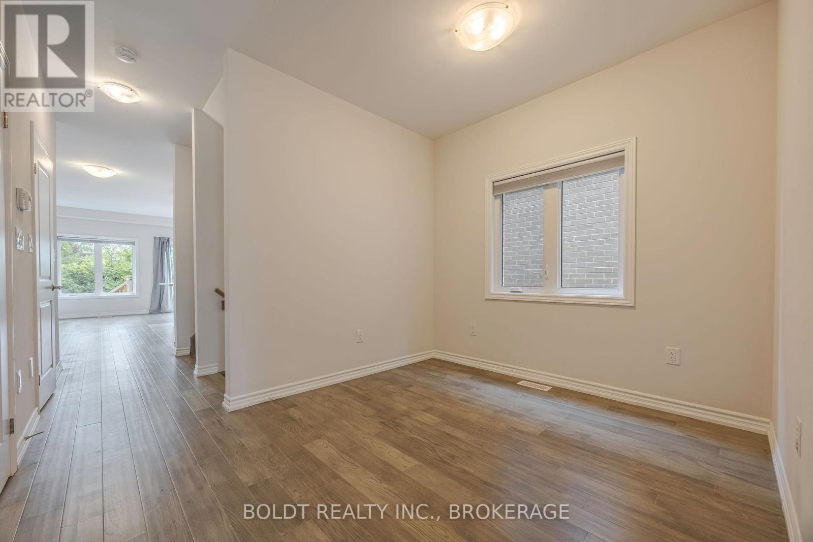 288 Louise Street, Welland, Ontario  L3B 0H8 - Photo 3 - X12272166