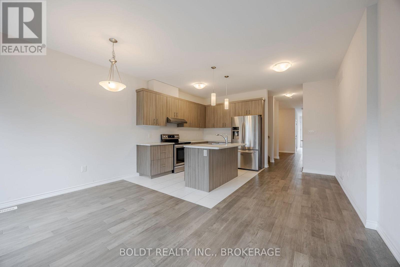 288 Louise Street, Welland, Ontario  L3B 0H8 - Photo 4 - X12272166