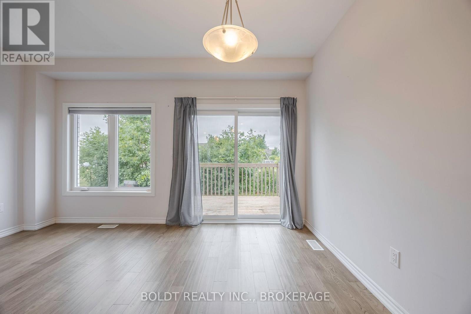 288 Louise Street, Welland, Ontario  L3B 0H8 - Photo 8 - X12272166
