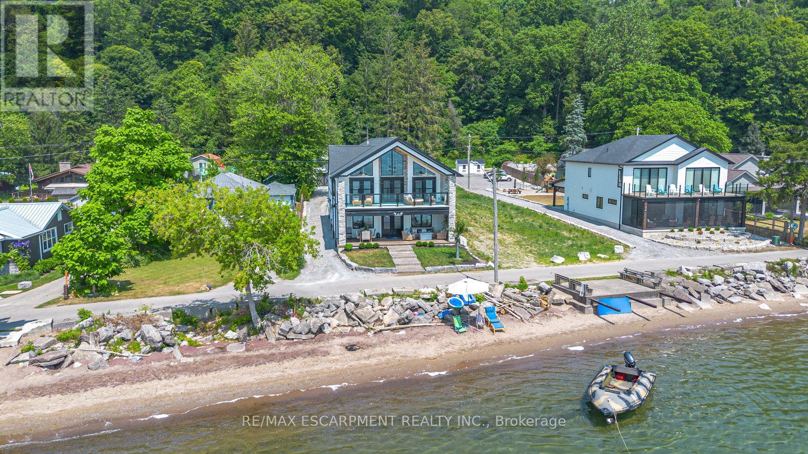 33 Cedar Drive, Norfolk, Ontario  N0E 1T0 - Photo 1 - X12292712