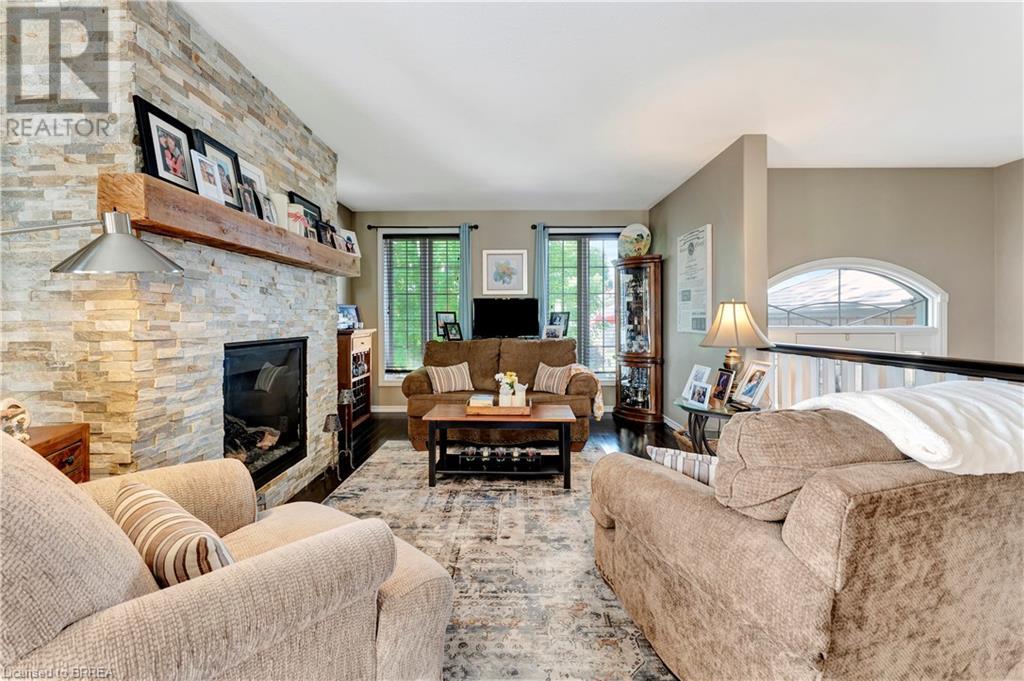 Property at 33 MANSFIELD Drive image 4