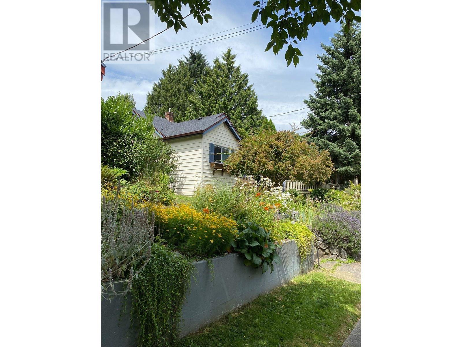 Property at 521 GARFIELD STREET image 2