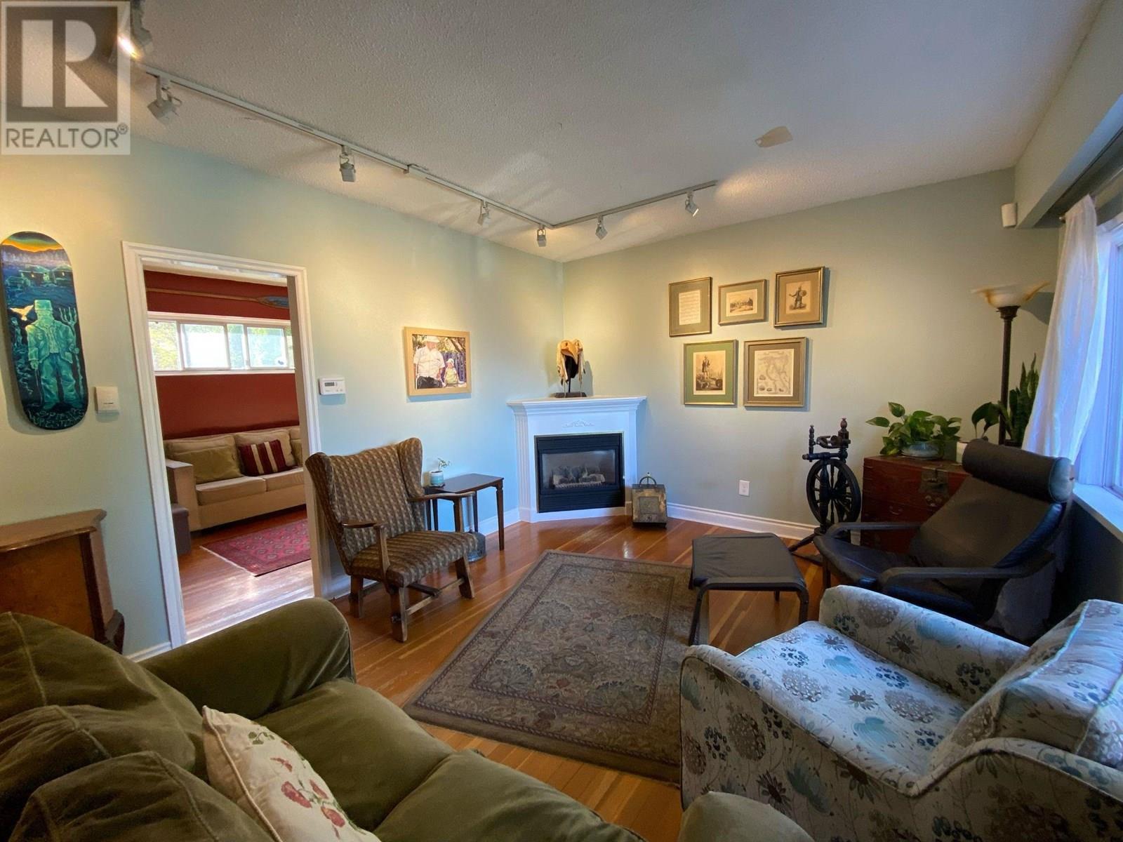 Property at 521 GARFIELD STREET image 3