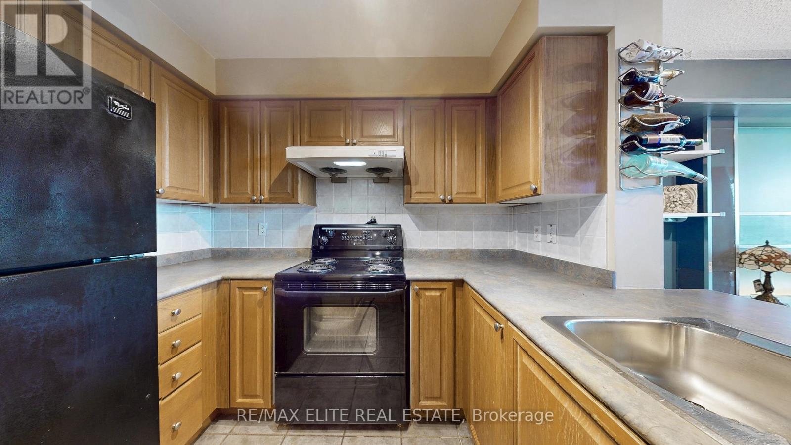 Property at 2401 - 61 TOWN CENTRE COURT E image 2