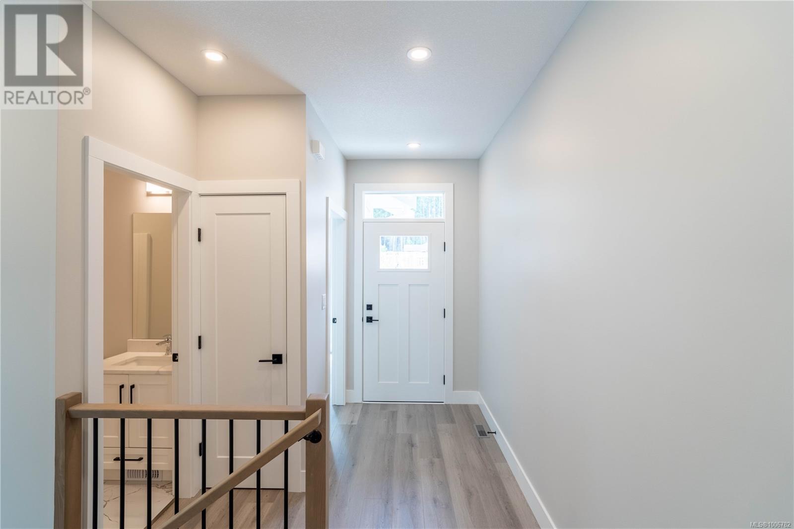 Property at 671 Sanderson Rd image 4