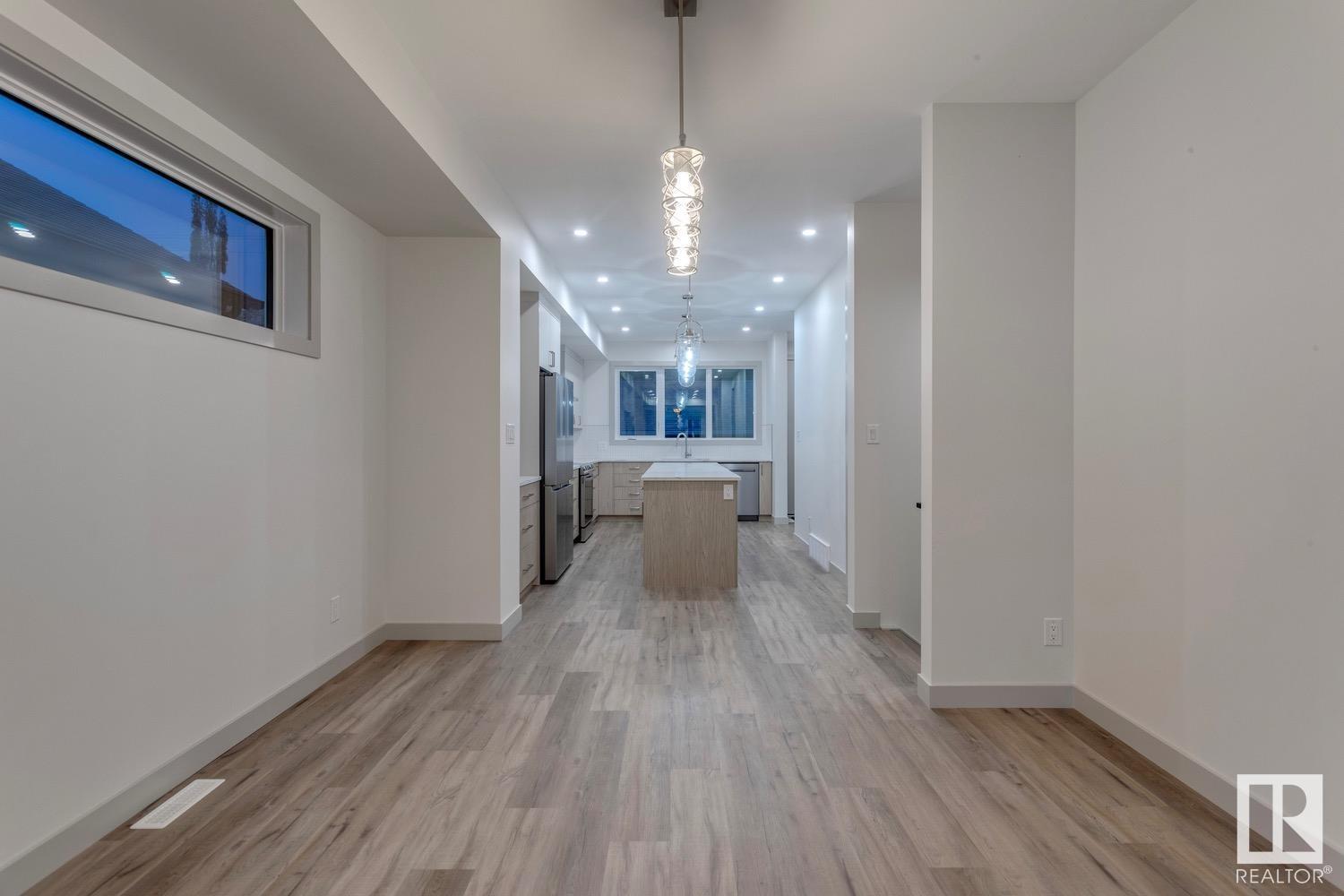 Property at 11442 70 ST NW image 4