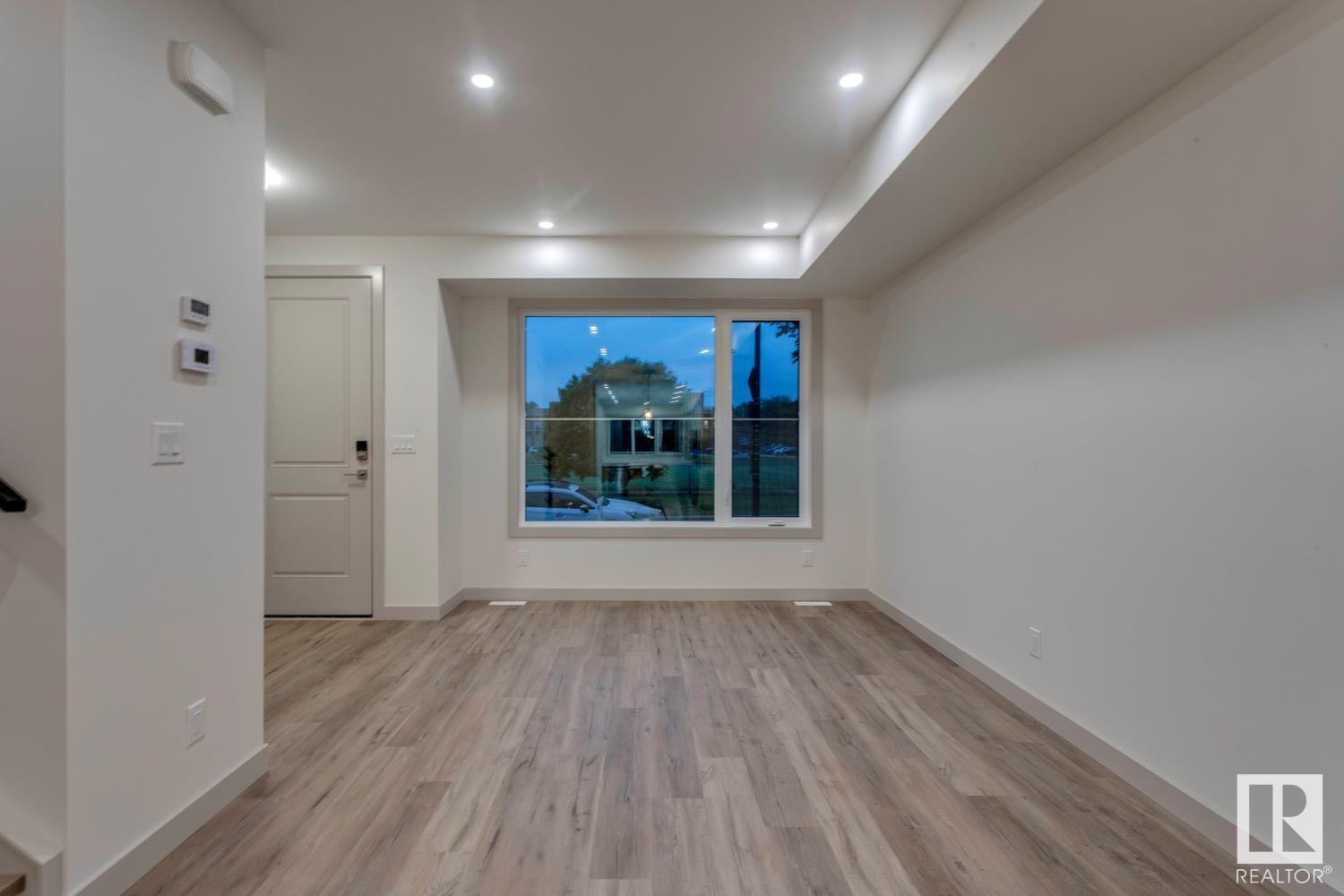 Property at 11442 70 ST NW image 2