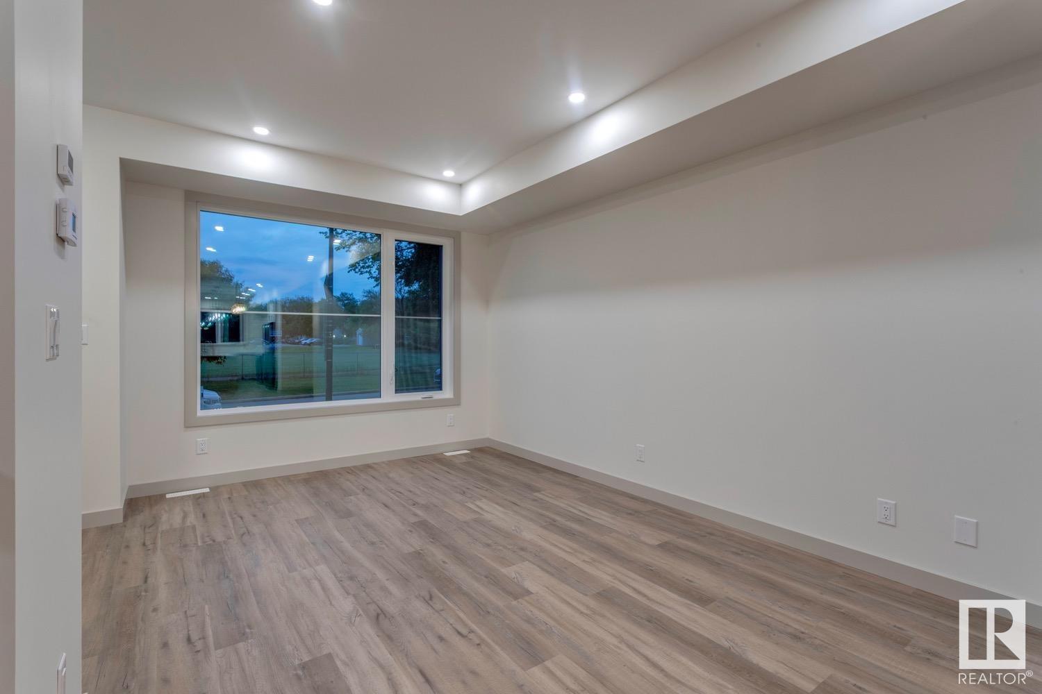 Property at 11442 70 ST NW image 3