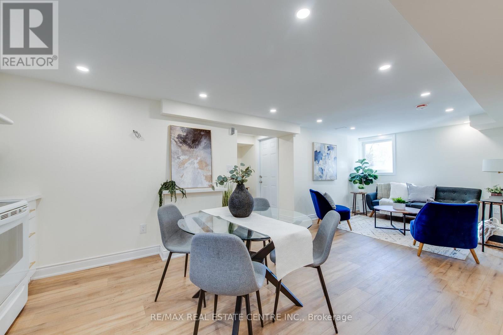 Walkup Basement - 8 Clearview Heights, Toronto, Ontario  M6M 1Z9 - Photo 11 - W12292821