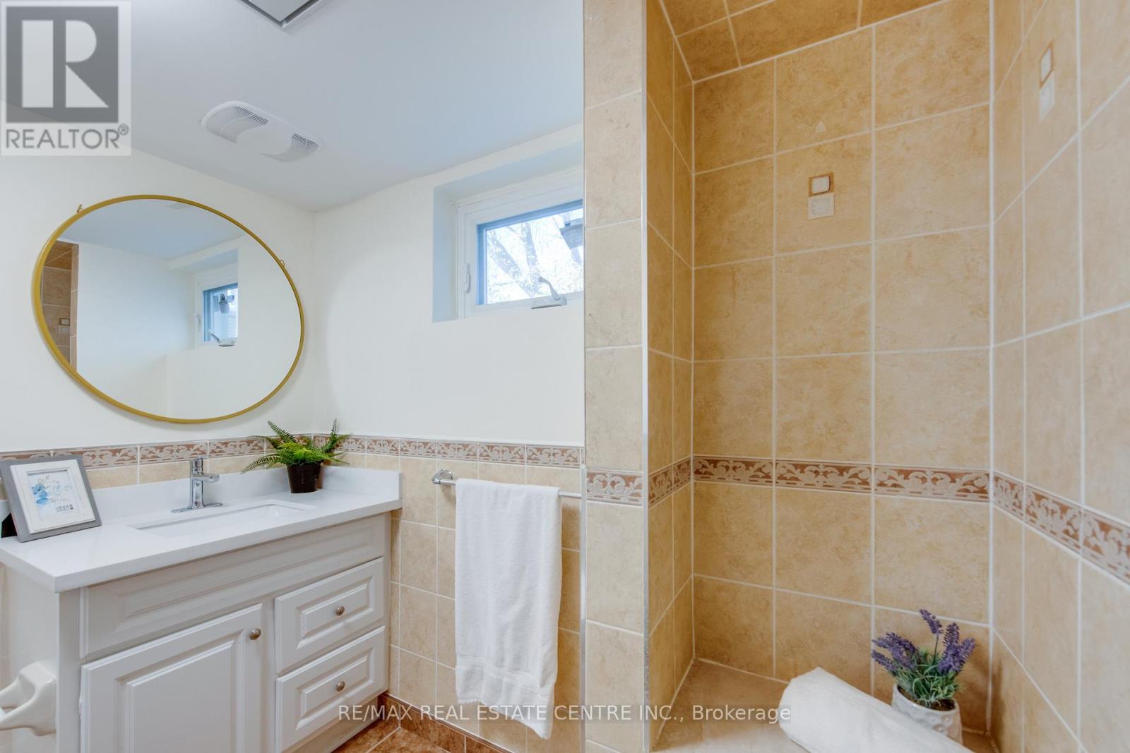 Walkup Basement - 8 Clearview Heights, Toronto, Ontario  M6M 1Z9 - Photo 14 - W12292821