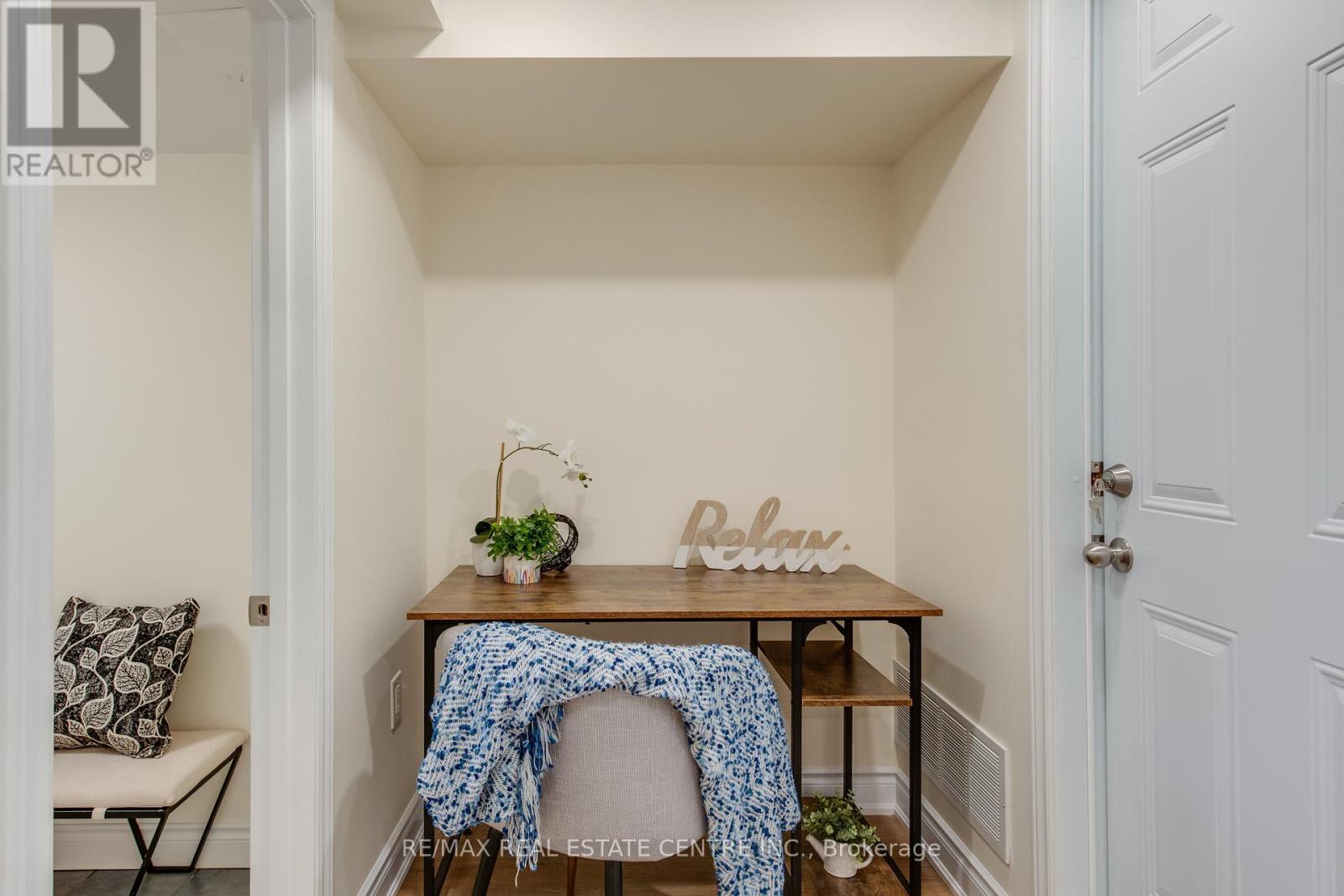 Walkup Basement - 8 Clearview Heights, Toronto, Ontario  M6M 1Z9 - Photo 15 - W12292821