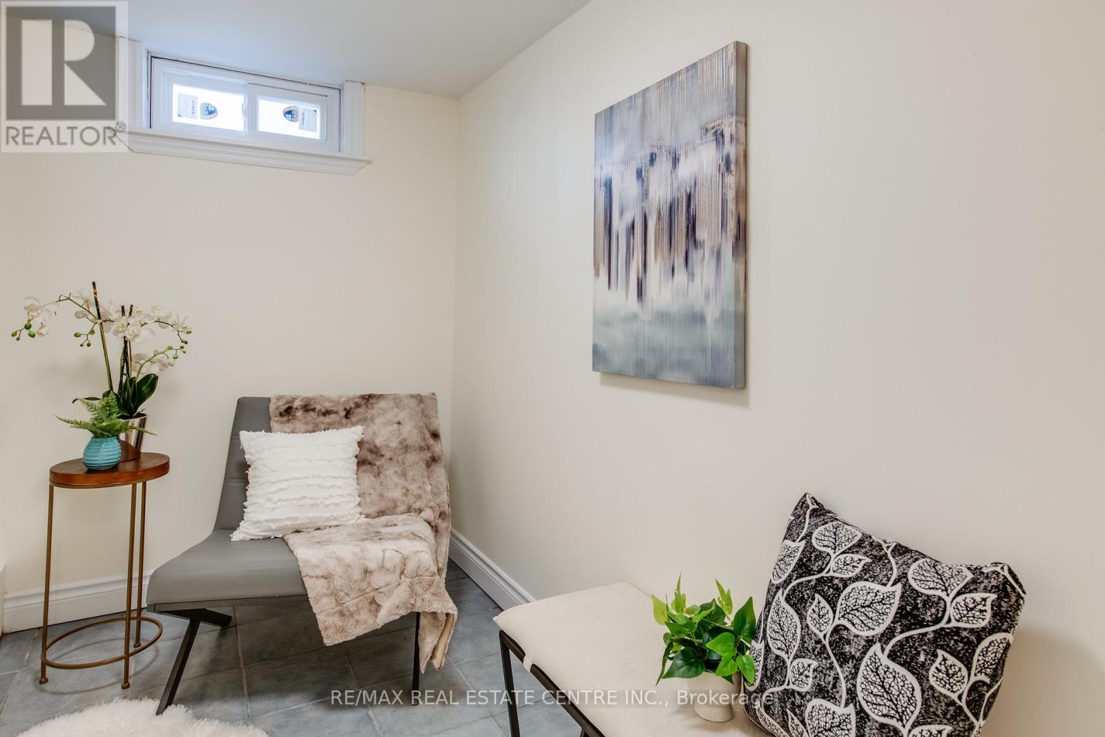 Walkup Basement - 8 Clearview Heights, Toronto, Ontario  M6M 1Z9 - Photo 16 - W12292821