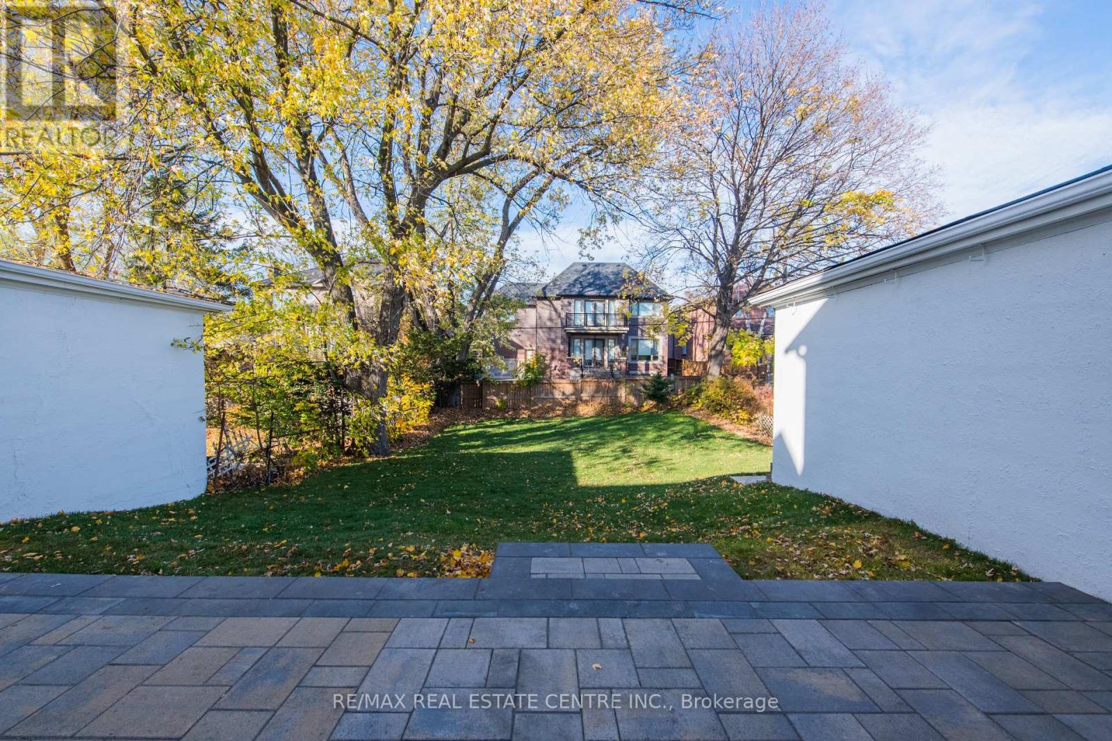 Walkup Basement - 8 Clearview Heights, Toronto, Ontario  M6M 1Z9 - Photo 21 - W12292821