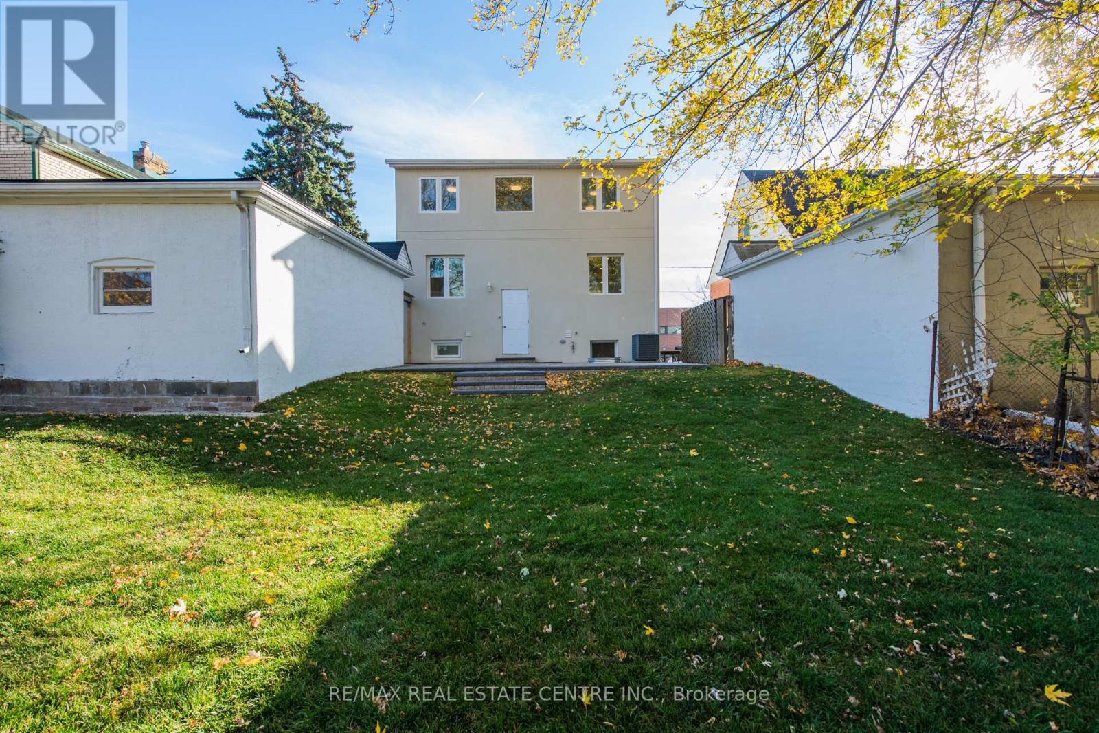 Walkup Basement - 8 Clearview Heights, Toronto, Ontario  M6M 1Z9 - Photo 22 - W12292821