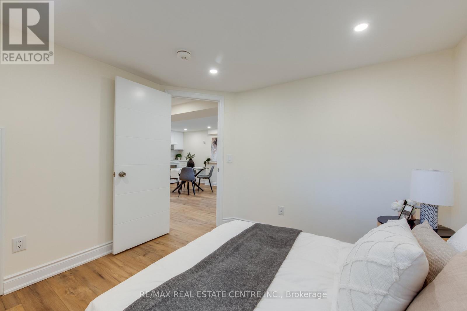 Walkup Basement - 8 Clearview Heights, Toronto, Ontario  M6M 1Z9 - Photo 6 - W12292821