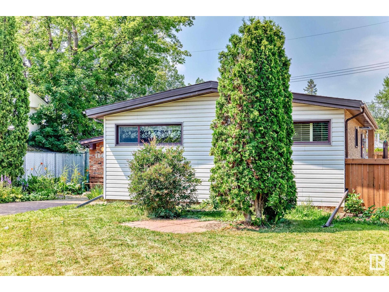 Property at 10952 157 ST NW image 3