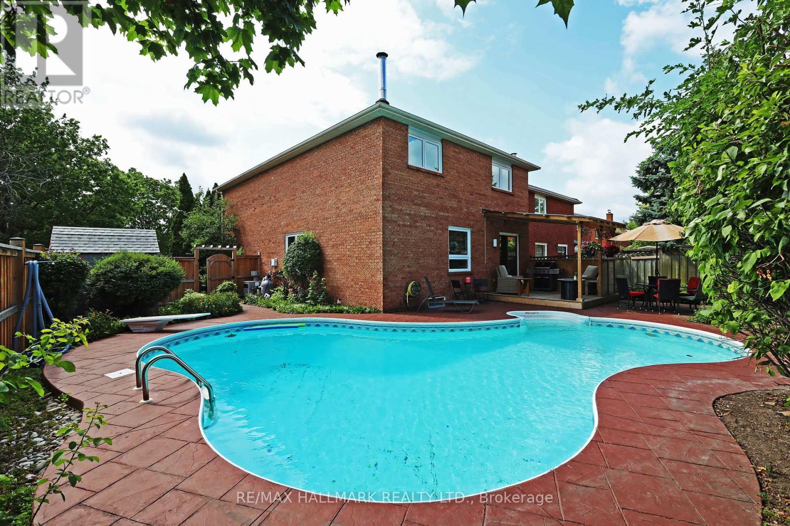 Property at 523 PETAWAWA CRESCENT image 3
