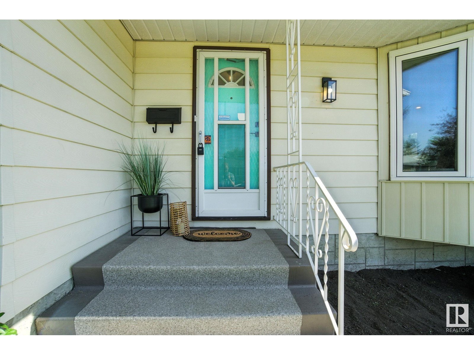 10419 36a Av Nw, Edmonton, Alberta  T6J 2H7 - Photo 3 - E4448443