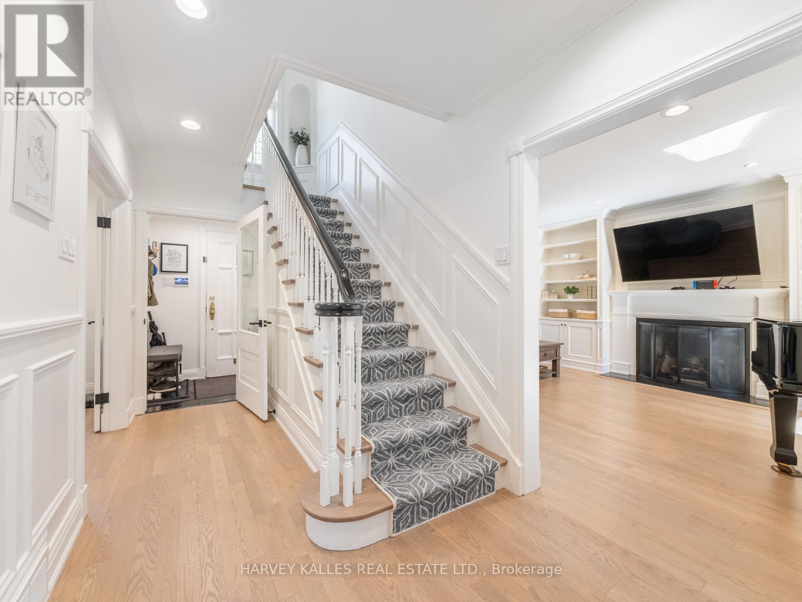 6 Glenarden Road, Toronto (Forest Hill North), Ontario  M6C 3J7 - Photo 7 - C12292920