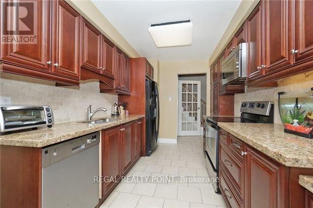 70 Glenmanor Way, Vaughan, Ontario  L4J 3E5 - Photo 2 - N12292891