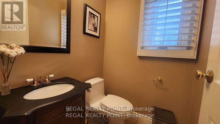 70 Glenmanor Way, Vaughan, Ontario  L4J 3E5 - Photo 4 - N12292891