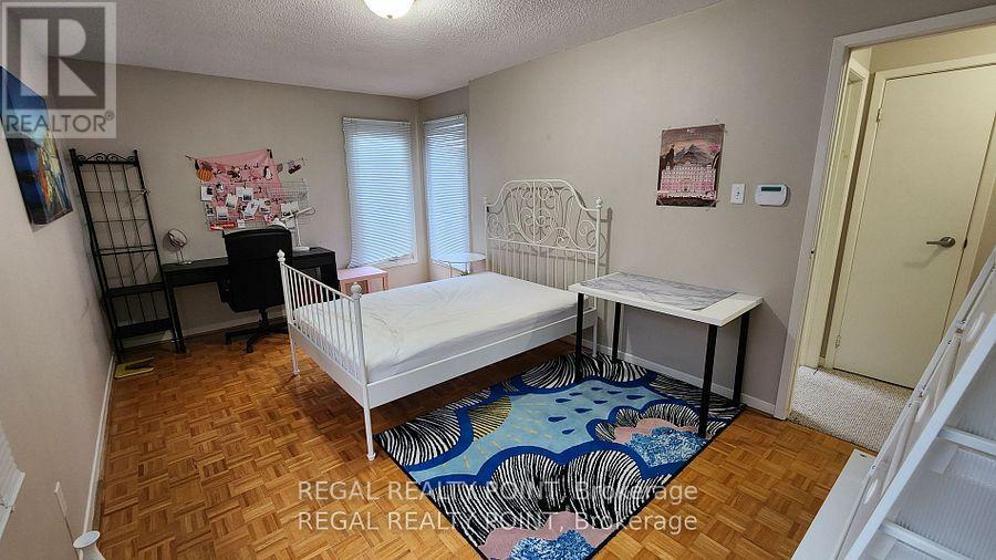 70 Glenmanor Way, Vaughan, Ontario  L4J 3E5 - Photo 5 - N12292891