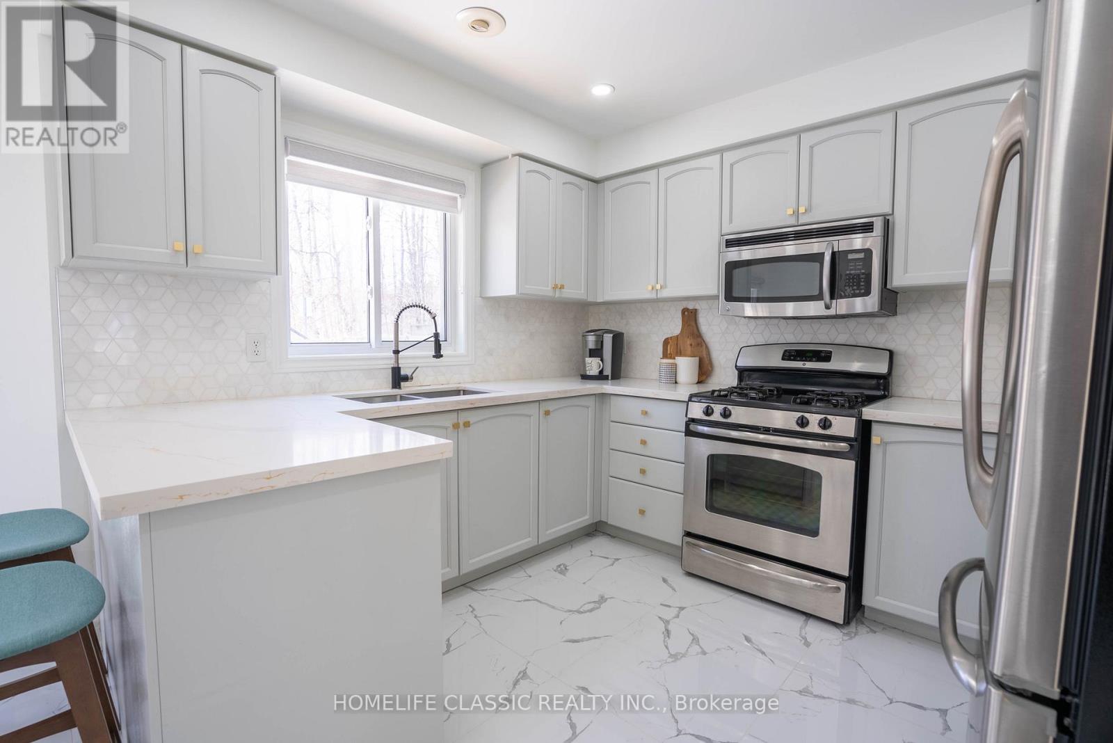 51 Hawkins Drive, Barrie, Ontario  L4N 0A7 - Photo 14 - S12292886
