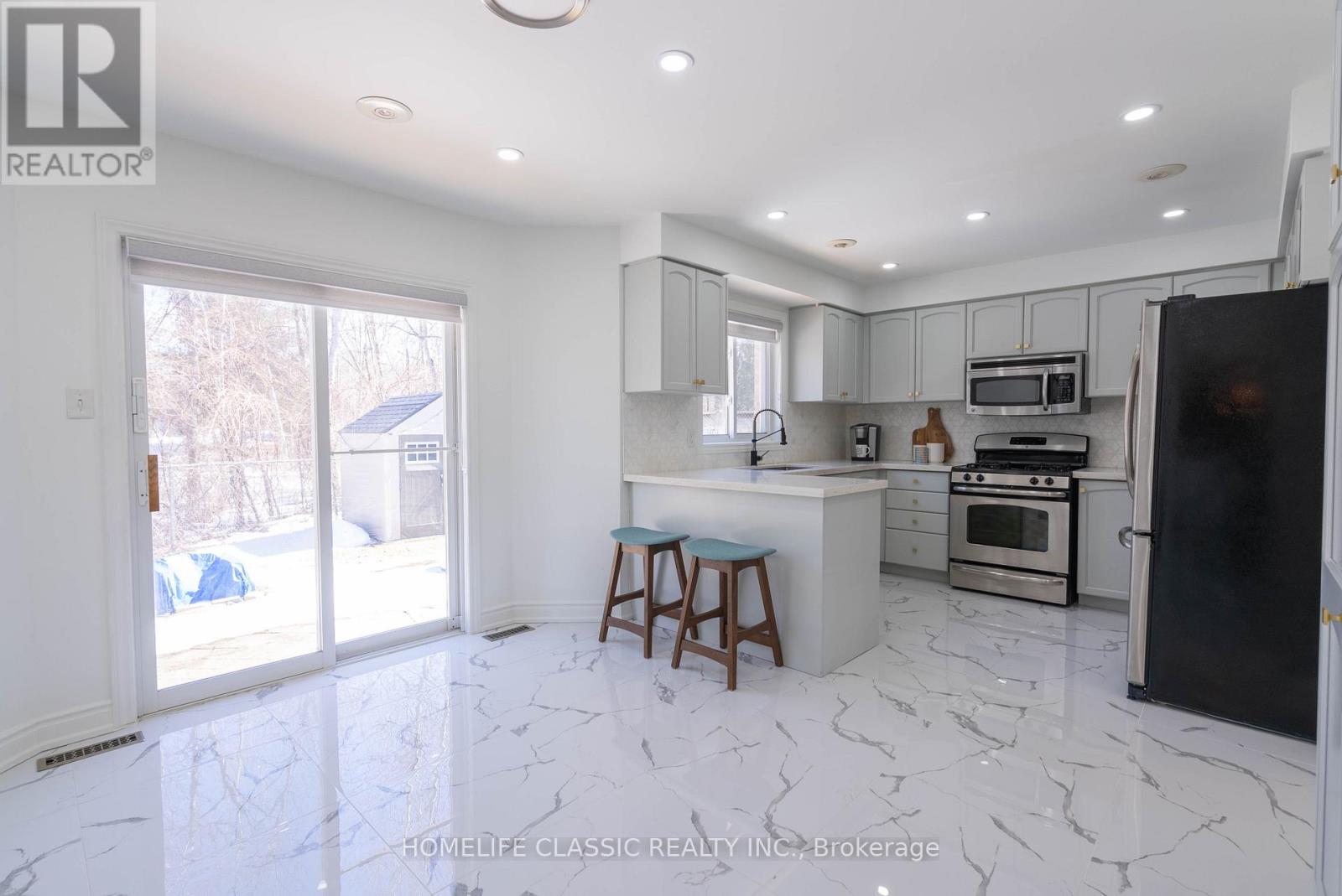 51 Hawkins Drive, Barrie, Ontario  L4N 0A7 - Photo 15 - S12292886