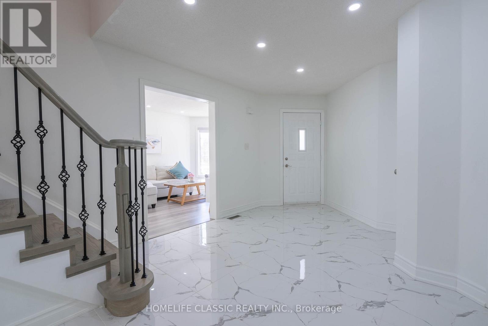 51 Hawkins Drive, Barrie, Ontario  L4N 0A7 - Photo 5 - S12292886