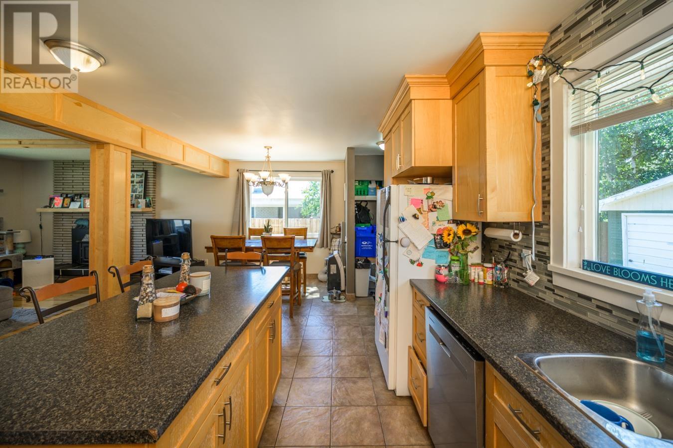 Property at 275 QUINN STREET image 4