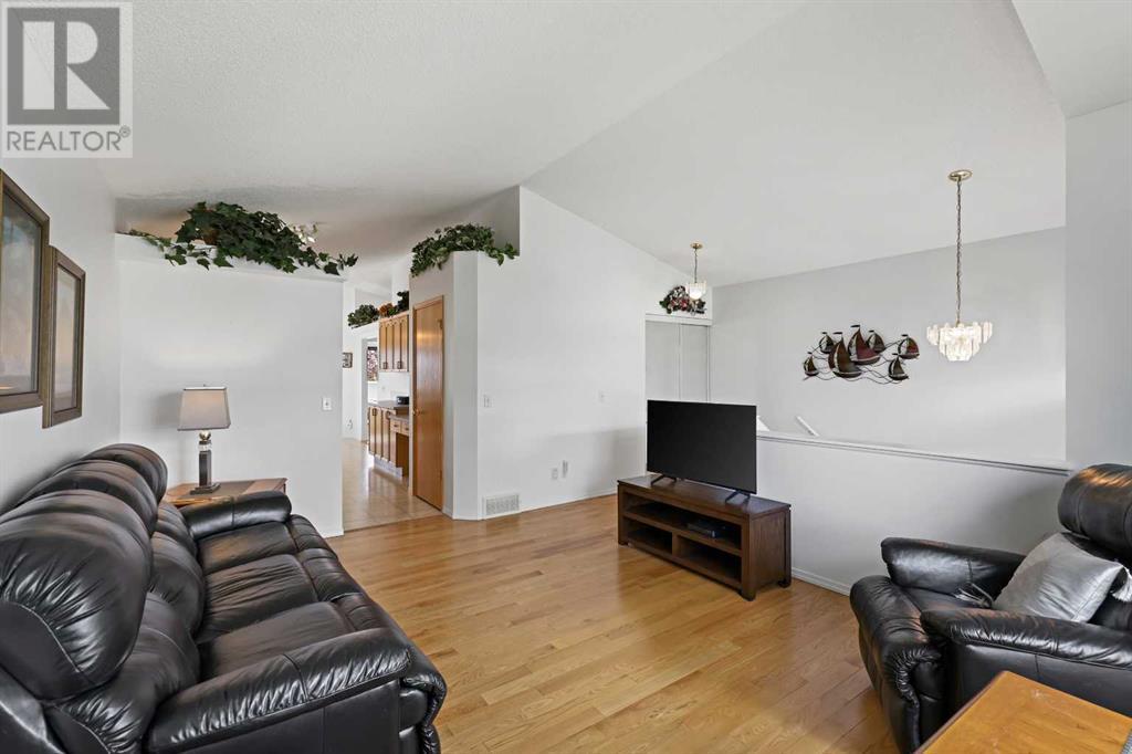 Property at 272 Saddlemead Road NE image 5