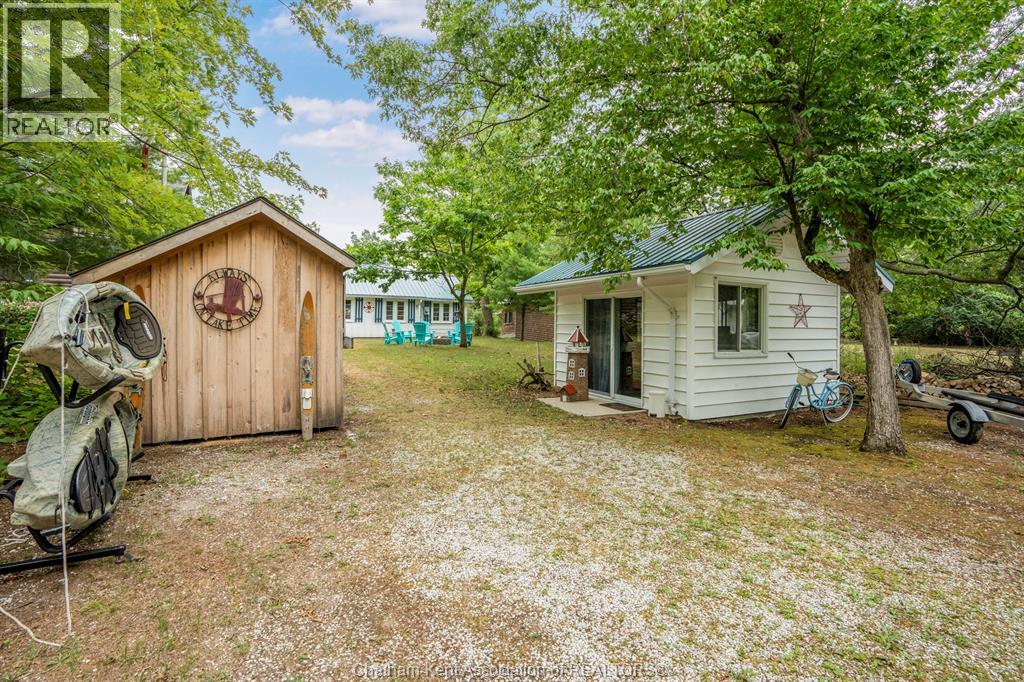 17386 Lakeshore Road, Rondeau Park, Ontario  N0P 1X0 - Photo 3 - 25017864