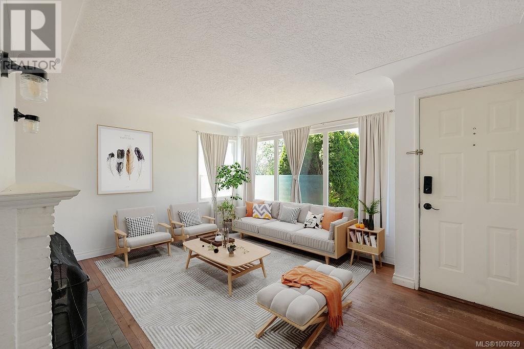 Property at 2727 Fifth St image 3