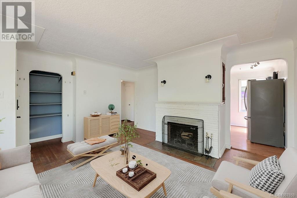 Property at 2727 Fifth St image 4
