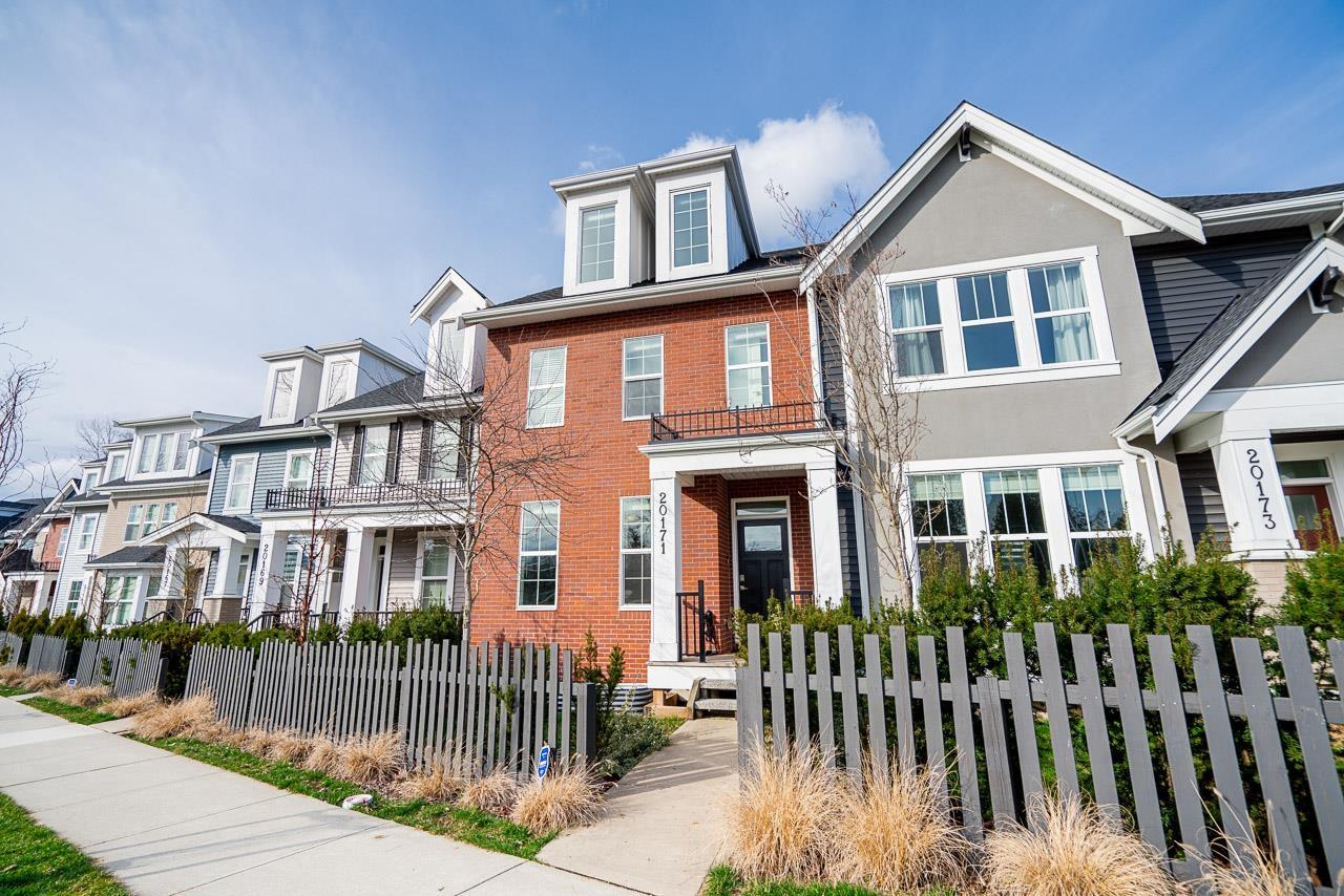 Property at 20171 83 AVENUE image 2