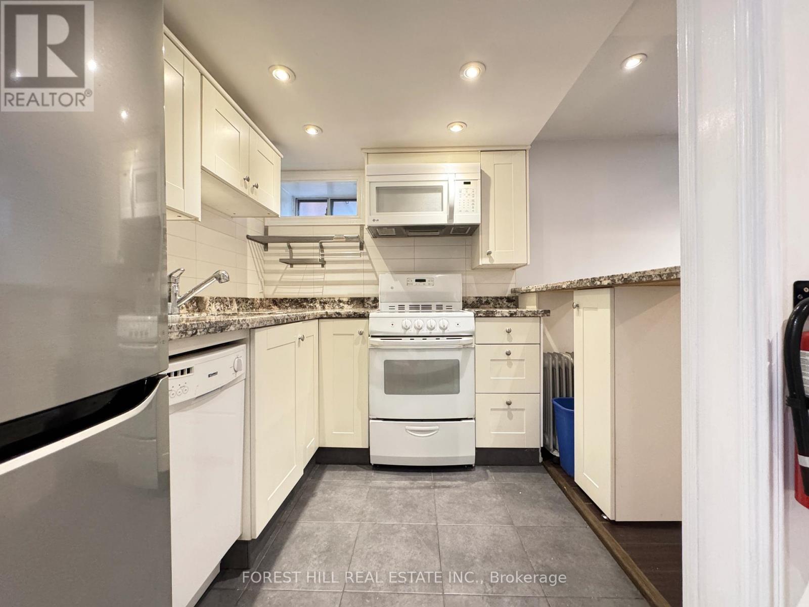 Bsmt - 64 Lansdowne Avenue, Toronto, Ontario M6K 2V9 - Photo 4 - W12292922