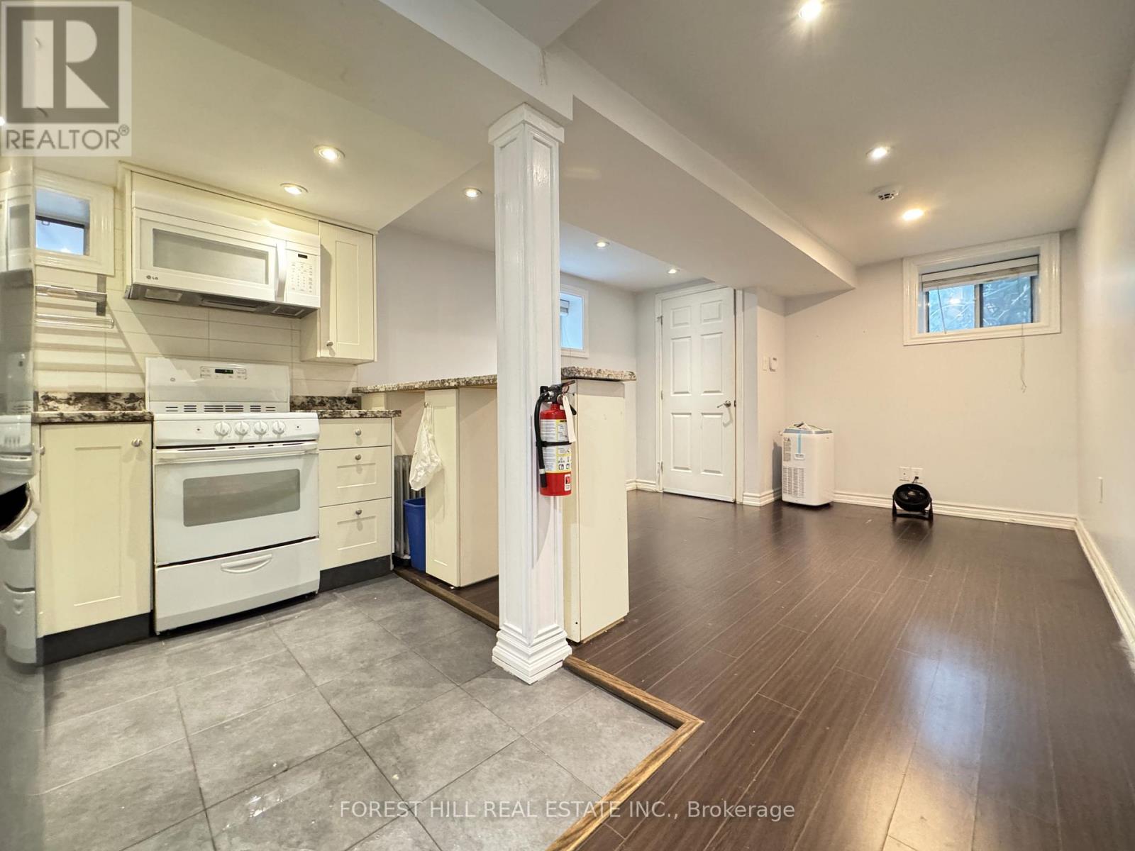 Bsmt - 64 Lansdowne Avenue, Toronto, Ontario M6K 2V9 - Photo 3 - W12292922