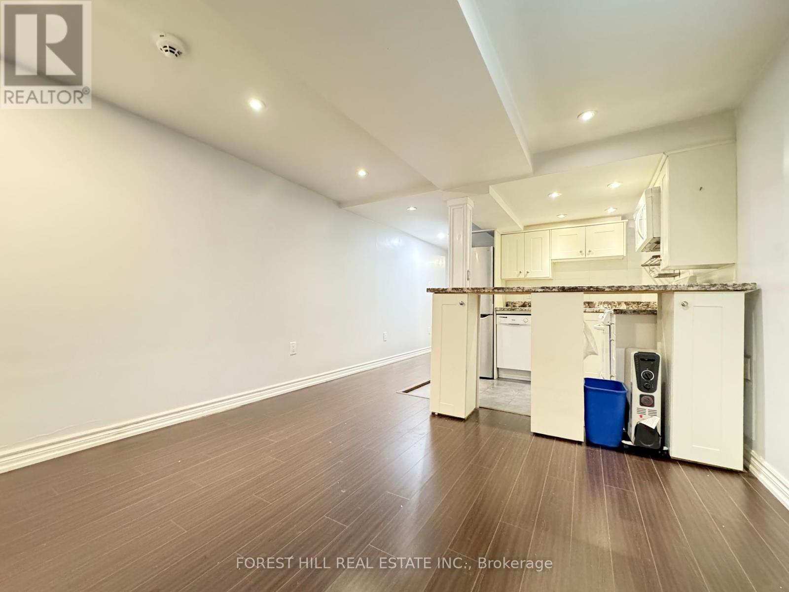 Bsmt - 64 Lansdowne Avenue, Toronto, Ontario M6K 2V9 - Photo 2 - W12292922